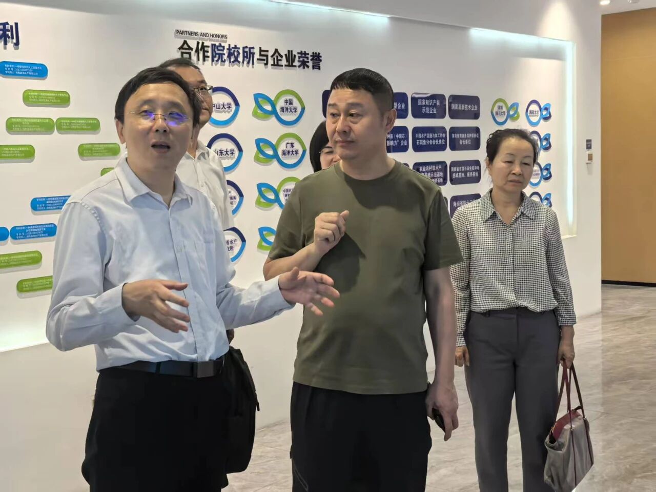 海南省統(tǒng)計局黨組書記、局長楊雷到晨海水產(chǎn)調(diào)研——共探漁業(yè)發(fā)